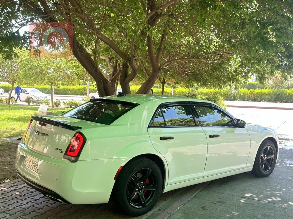 کرایسلەر 300